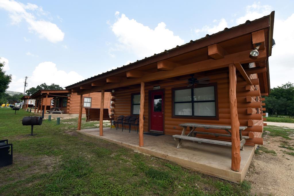 River Bluff Cabins Rio Frio Екстер'єр фото